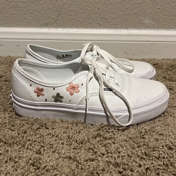 L initial vans - Picture 3 of 6